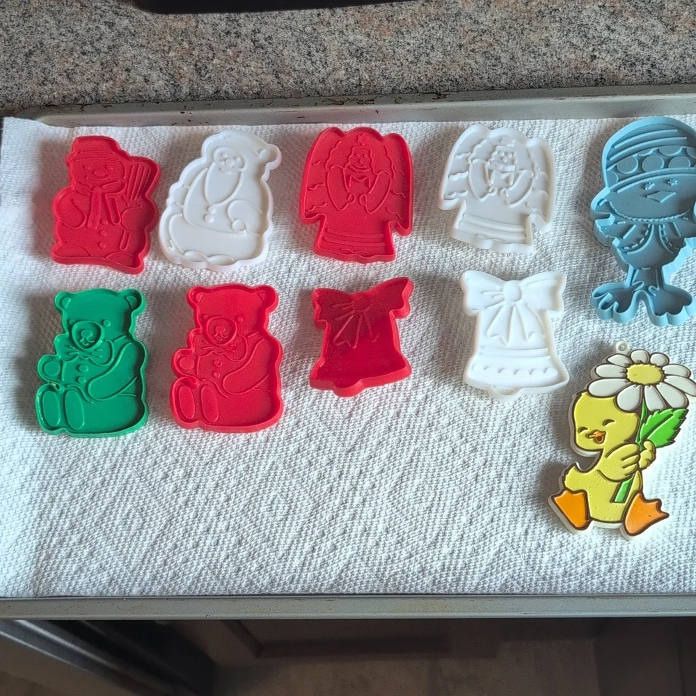 Vintage HUTZLER And HALLMARK Cookie Cutters Set Of 10